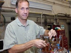 Alum Jamie Bock Featured on Phys.org
